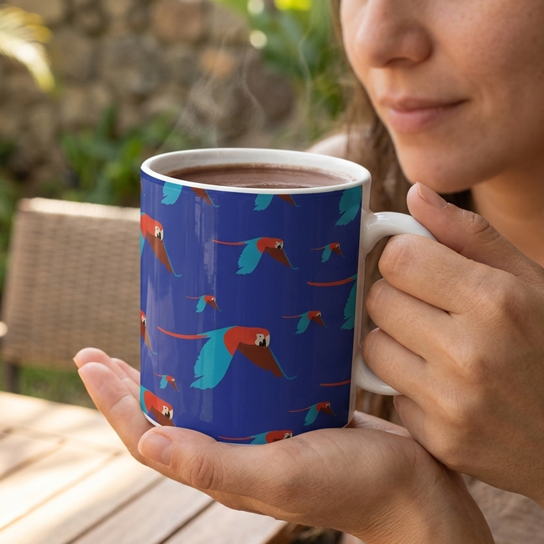 Taza de Cerámica Guacamayas Fondo Azul | Arte Exclusivo NaniGraphicart