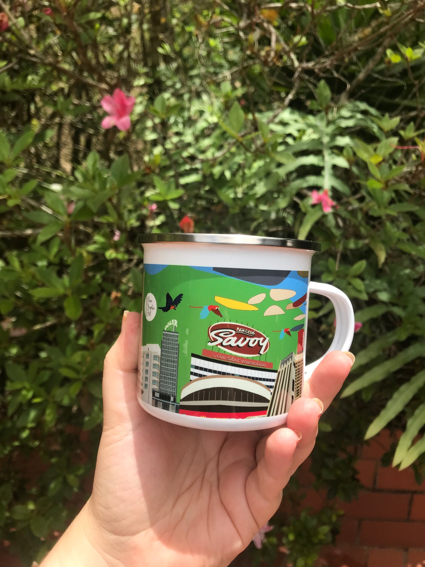 Taza de Peltre Tríptico Caracas | Arte Urbano Venezolano | NaniGraphicart
