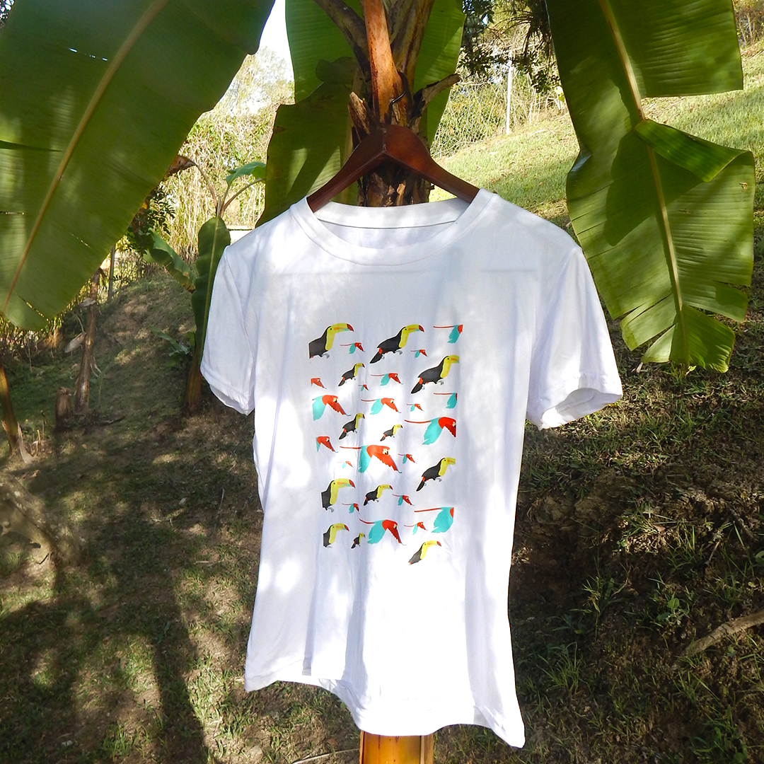 Franela Blanca Guacamayas y Tucanes | Diseño Exclusivo Venezolano