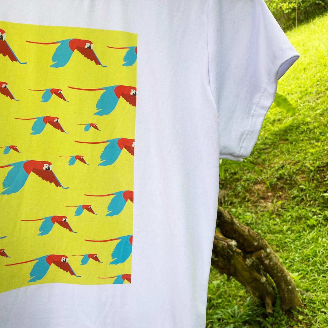 Franela Guacamayas Amarilla | Camiseta de Diseño Venezolano Premium