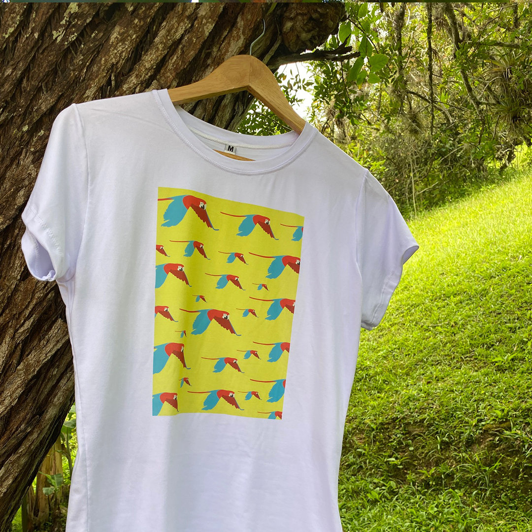 Franela Guacamayas Amarilla | Camiseta de Diseño Venezolano Premium